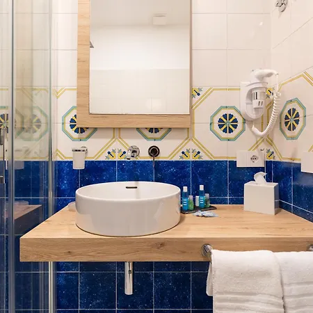 Affittacamere Yourhome - Lidia & Sorrento
