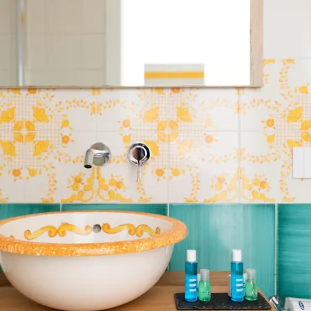 Affittacamere Yourhome - Lidia & Sorrento